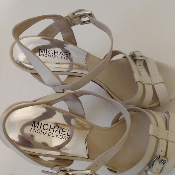 Michael Michael Kors Cream Silver Leather Strap Buckle 5" Heels sz 8.5 M - Picture 3 of 13